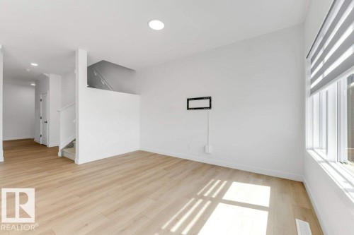1116 Cristall Crescent Sw, Edmonton, AB - Indoor Photo Showing Other Room