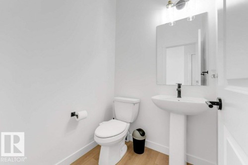 1116 Cristall Crescent Sw, Edmonton, AB - Indoor Photo Showing Bathroom