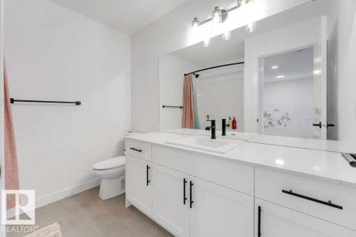1116 Cristall Crescent Sw, Edmonton, AB - Indoor Photo Showing Bathroom