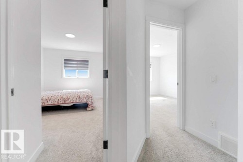 1116 Cristall Crescent Sw, Edmonton, AB - Indoor Photo Showing Bedroom