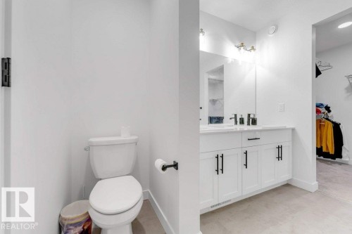 1116 Cristall Crescent Sw, Edmonton, AB - Indoor Photo Showing Bathroom