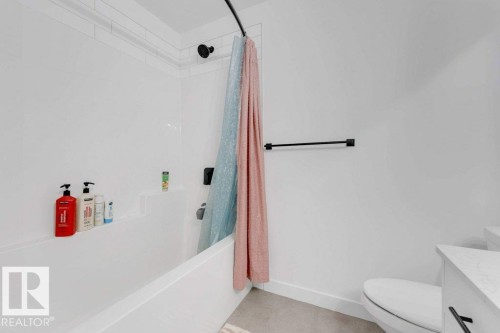 1116 Cristall Crescent Sw, Edmonton, AB - Indoor Photo Showing Bathroom