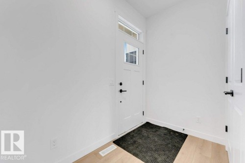 1116 Cristall Crescent Sw, Edmonton, AB - Indoor Photo Showing Other Room