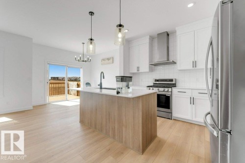 1116 Cristall Crescent Sw, Edmonton, AB - Indoor Photo Showing Kitchen With Upgraded Kitchen