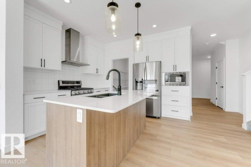 1116 Cristall Crescent Sw, Edmonton, AB - Indoor Photo Showing Kitchen With Upgraded Kitchen