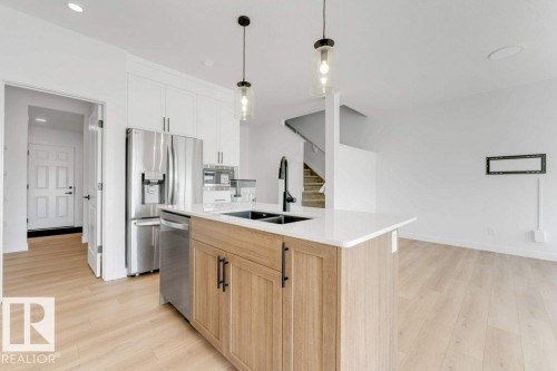 1116 Cristall Crescent Sw, Edmonton, AB - Indoor Photo Showing Kitchen With Double Sink With Upgraded Kitchen