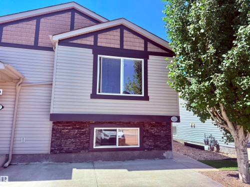 Multi-level facade featuring horizontal siding and decorative shake accents - 122 142 Selkirk Place, Leduc, AB - Outdoor With Exterior