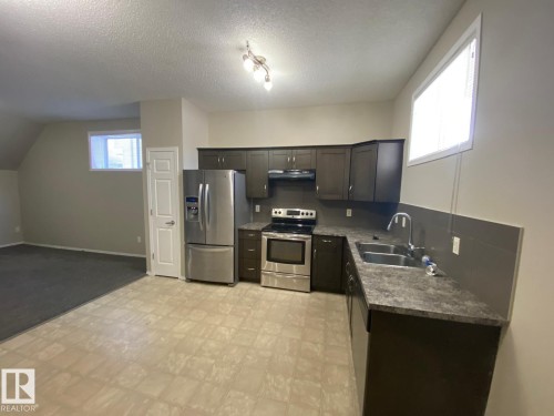 122 142 Selkirk Place, Leduc, AB - Indoor Photo Showing Kitchen With Double Sink
