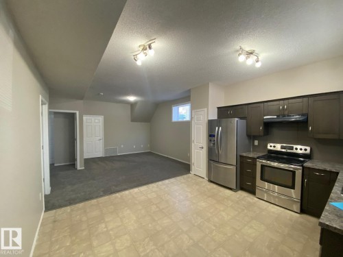 122 142 Selkirk Place, Leduc, AB - Indoor Photo Showing Kitchen