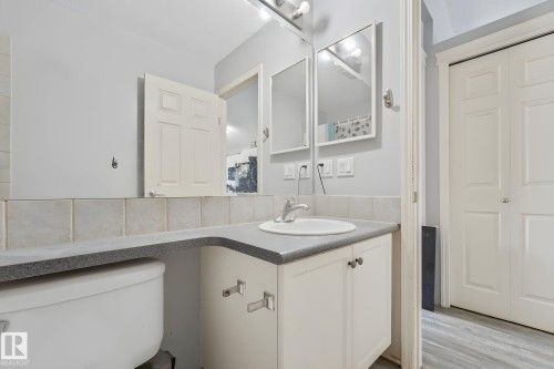 14072 151 Avenue Nw, Edmonton, AB - Indoor Photo Showing Bathroom
