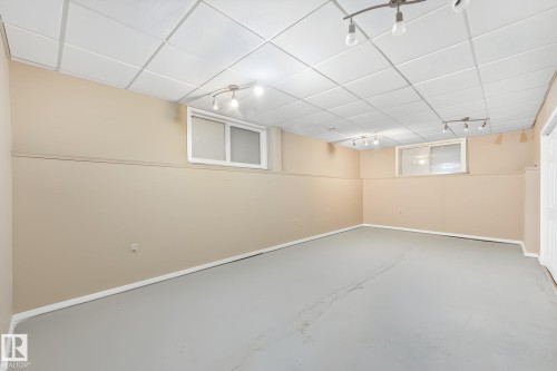 14072 151 Avenue Nw, Edmonton, AB - Indoor Photo Showing Other Room