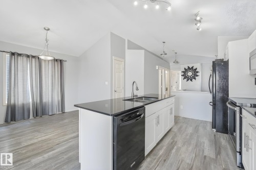 14072 151 Avenue Nw, Edmonton, AB - Indoor Photo Showing Kitchen With Double Sink With Upgraded Kitchen