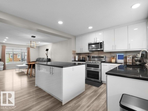 #32 1005 Graydon Hill Bv Sw, Edmonton, AB - Indoor Photo Showing Kitchen