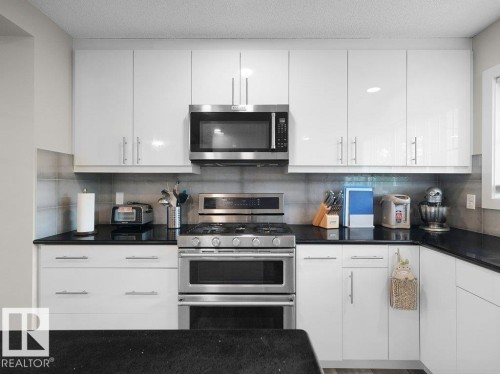 #32 1005 Graydon Hill Bv Sw, Edmonton, AB - Indoor Photo Showing Kitchen