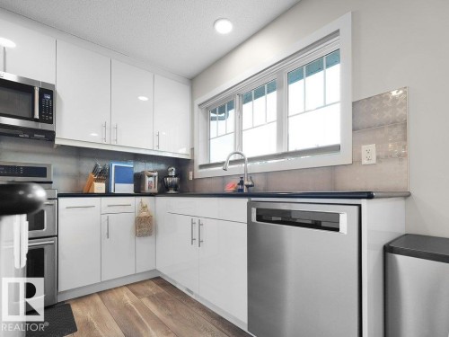 #32 1005 Graydon Hill Bv Sw, Edmonton, AB - Indoor Photo Showing Kitchen