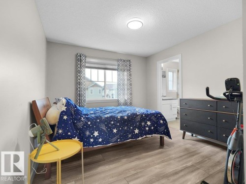 #32 1005 Graydon Hill Bv Sw, Edmonton, AB - Indoor Photo Showing Bedroom