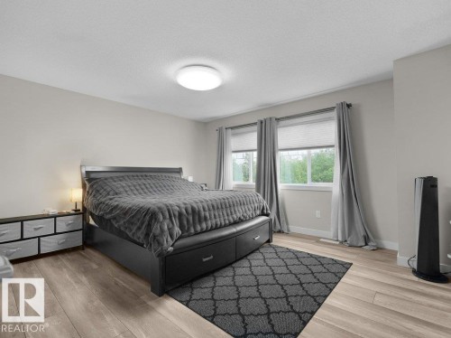 #32 1005 Graydon Hill Bv Sw, Edmonton, AB - Indoor Photo Showing Bedroom