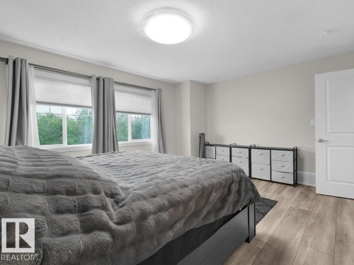 #32 1005 Graydon Hill Bv Sw, Edmonton, AB - Indoor Photo Showing Bedroom