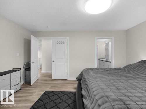 #32 1005 Graydon Hill Bv Sw, Edmonton, AB - Indoor Photo Showing Bedroom