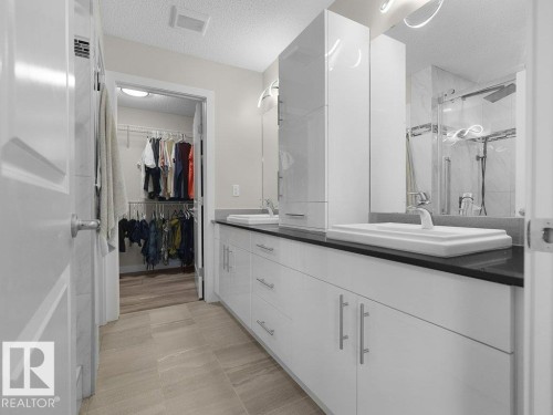 #32 1005 Graydon Hill Bv Sw, Edmonton, AB - Indoor Photo Showing Bathroom