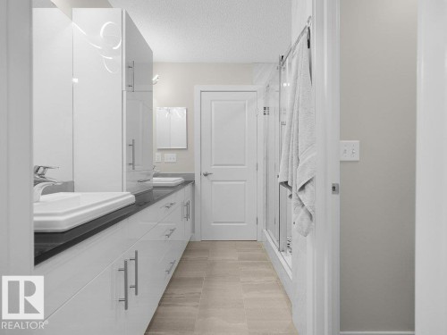 #32 1005 Graydon Hill Bv Sw, Edmonton, AB - Indoor Photo Showing Bathroom
