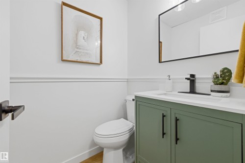 414 Village On The Green Nw, Edmonton, AB - Indoor Photo Showing Bathroom