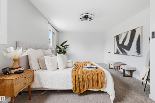 414 Village On The Green Nw, Edmonton, AB - Indoor Photo Showing Bedroom