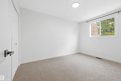 414 Village On The Green Nw, Edmonton, AB - Indoor Photo Showing Other Room
