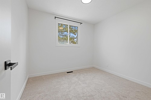 414 Village On The Green Nw, Edmonton, AB - Indoor Photo Showing Other Room