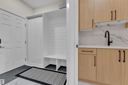 3924 41 Avenue, Beaumont, AB - Indoor