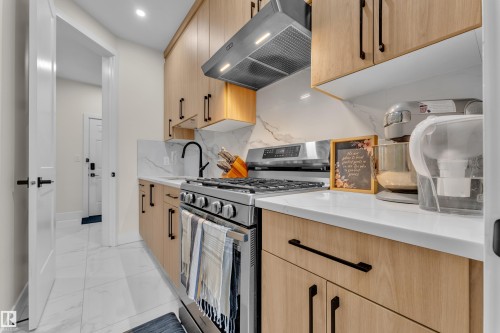 3924 41 Avenue, Beaumont, AB - Indoor Photo Showing Kitchen