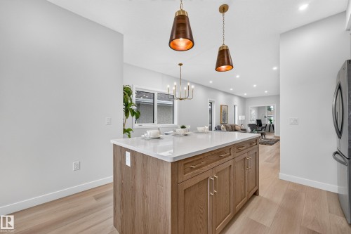 5604 105 Avenue Nw, Edmonton, AB - Indoor Photo Showing Kitchen