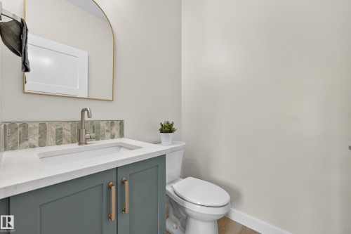5604 105 Avenue Nw, Edmonton, AB - Indoor Photo Showing Bathroom