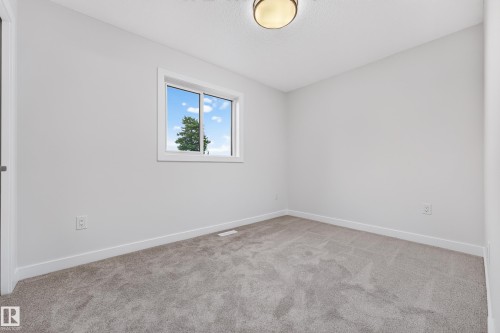 5604 105 Avenue Nw, Edmonton, AB - Indoor Photo Showing Other Room
