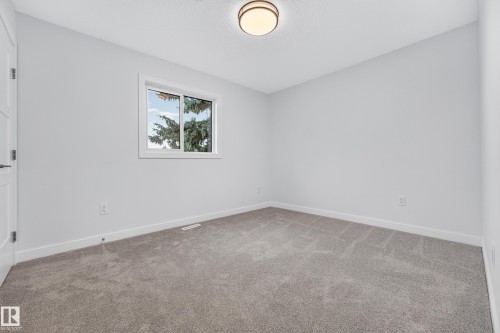 5604 105 Avenue Nw, Edmonton, AB - Indoor Photo Showing Other Room
