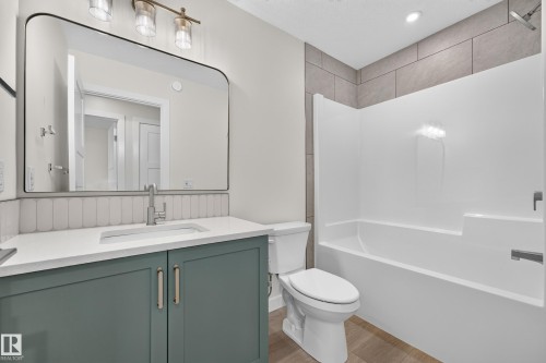 5604 105 Avenue Nw, Edmonton, AB - Indoor Photo Showing Bathroom
