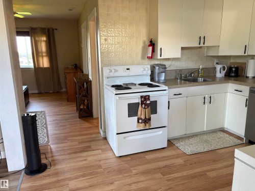 4901 53 Avenue, Elk Point, AB - Indoor Photo Showing Kitchen