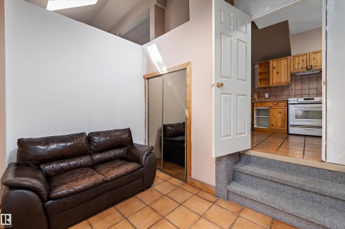 11253 89 Street Nw, Edmonton, AB - Indoor