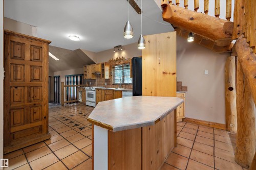 11253 89 Street Nw, Edmonton, AB - Indoor