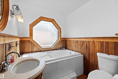 11253 89 Street Nw, Edmonton, AB - Indoor Photo Showing Bathroom