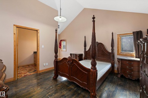 11253 89 Street Nw, Edmonton, AB - Indoor Photo Showing Bedroom