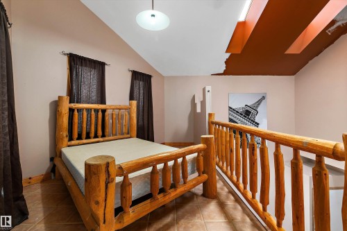 11253 89 Street Nw, Edmonton, AB - Indoor Photo Showing Other Room