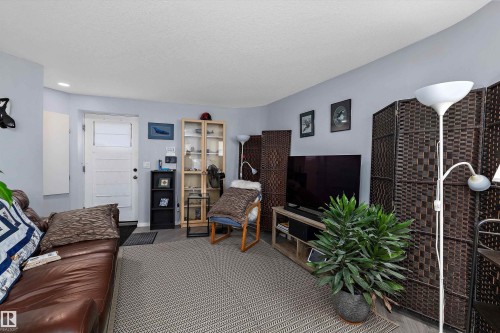 11253 89 Street Nw, Edmonton, AB - Indoor
