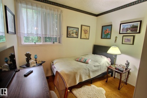 14626 52 Street Nw, Edmonton, AB - Indoor Photo Showing Bedroom