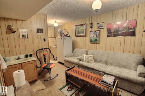 14626 52 Street Nw, Edmonton, AB - Indoor