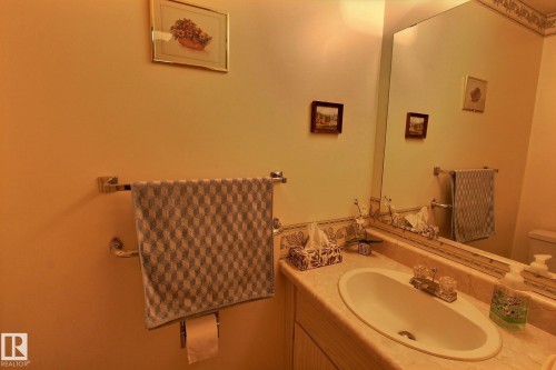 14626 52 Street Nw, Edmonton, AB - Indoor Photo Showing Bathroom