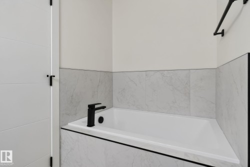 452 Robinson Blvd, Leduc, AB - Indoor Photo Showing Bathroom