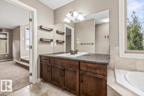 1416 56 Street Sw, Edmonton, AB - Indoor Photo Showing Bathroom