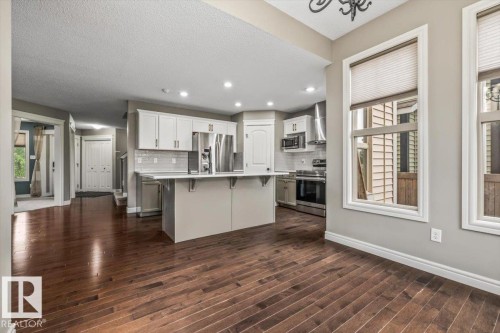 1416 56 Street Sw, Edmonton, AB - Indoor Photo Showing Kitchen With Upgraded Kitchen