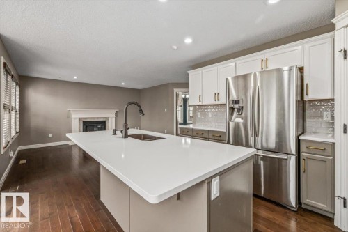 1416 56 Street Sw, Edmonton, AB - Indoor Photo Showing Kitchen With Upgraded Kitchen